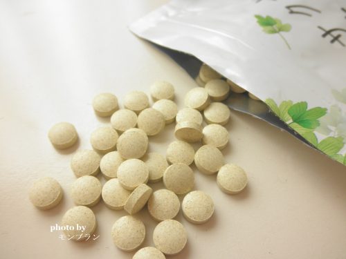 小さめ錠剤の 長命草と乳酸菌サプリサクナサク